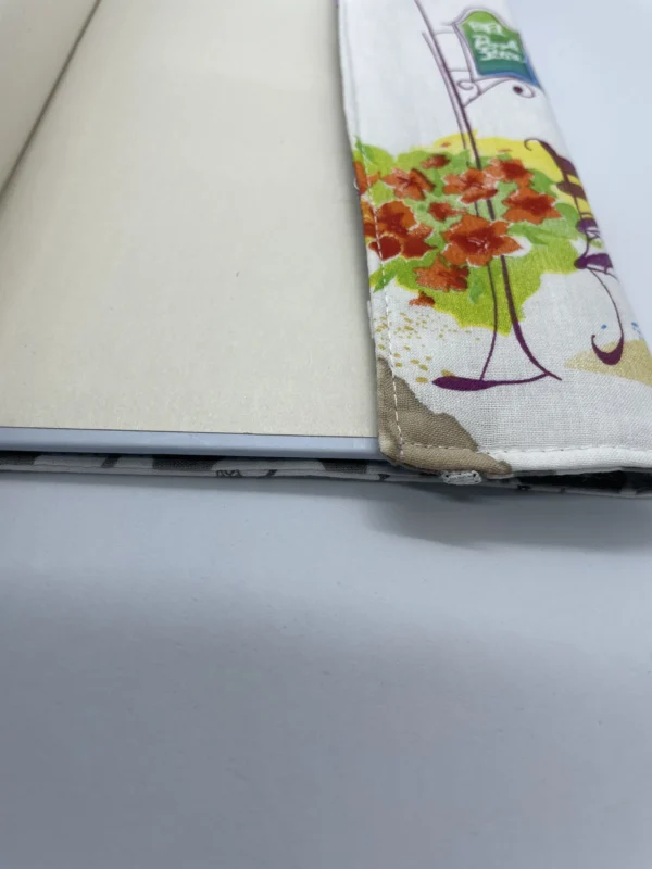 Obal na knihu Žena v okne a šedé ornamenty - Image 4